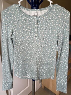 abercrombie kids Green Ribbed Henley with pale yellow and white floral pattern